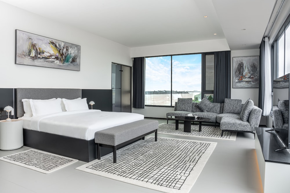 Deluxe Corner View Room