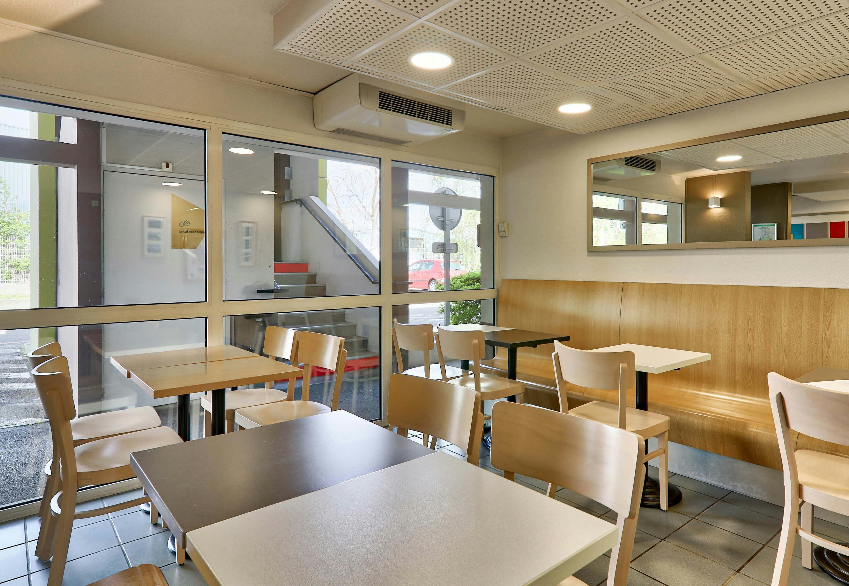 B&B Hotel Clermont Ferrand Le Brezet Aeroport 19/28