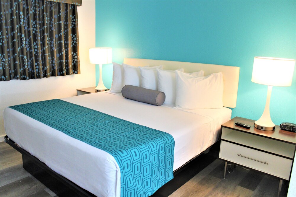 جناح استوديو بسرير كينج مع أريكة بمطبخ، Howard Johnson Suites by Wyndham San Diego Chula Vista/BayFt 2/8