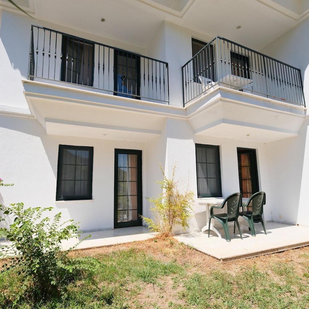 Club Mel Holiday Resort 1/48