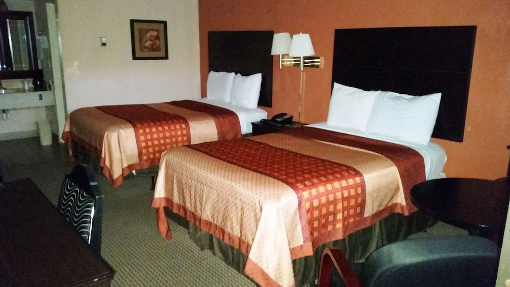 Ramada by Wyndham Diamondhead I-10/Gulfport 24/47