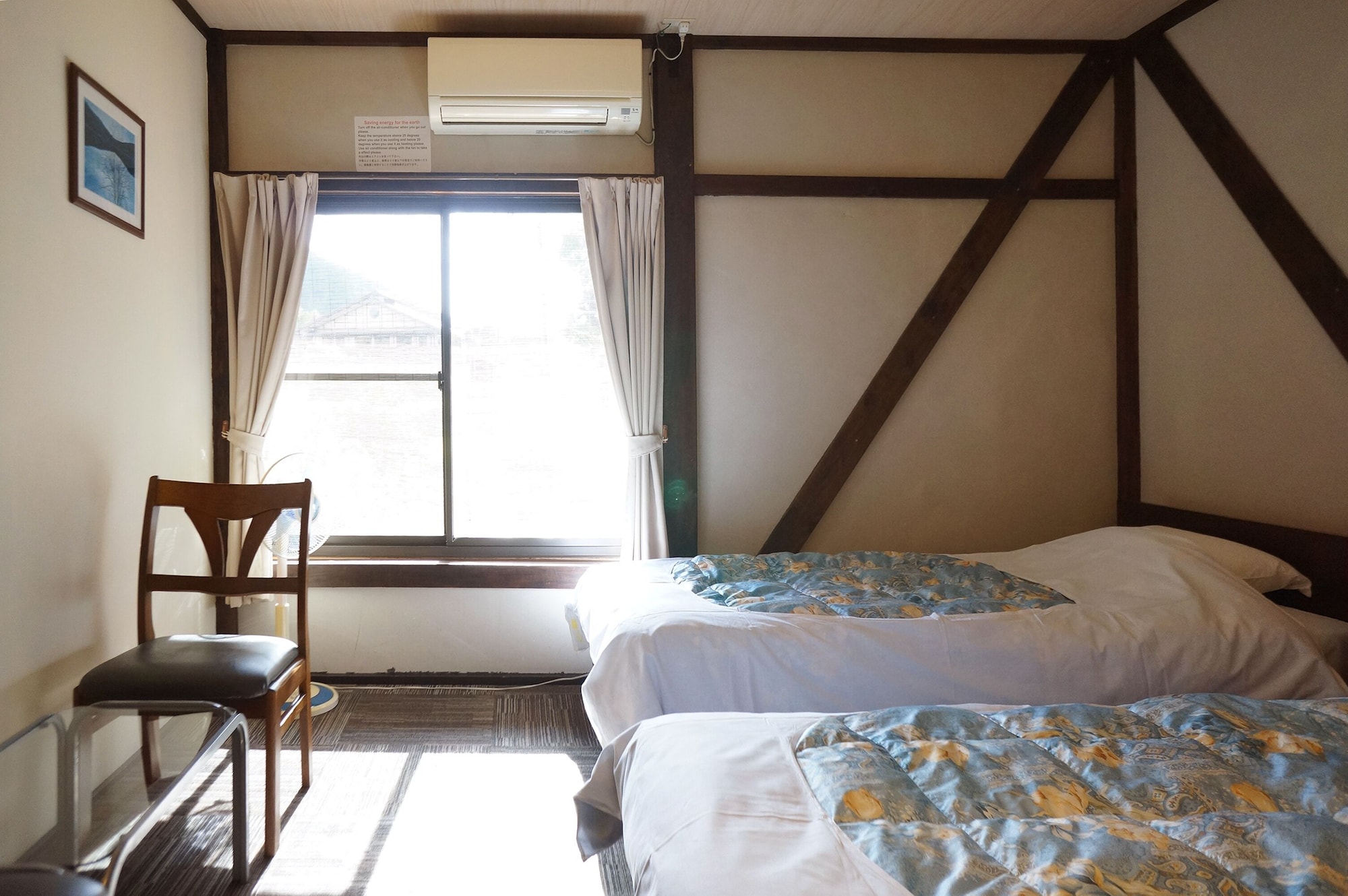 ROOM, TWIN BEDS