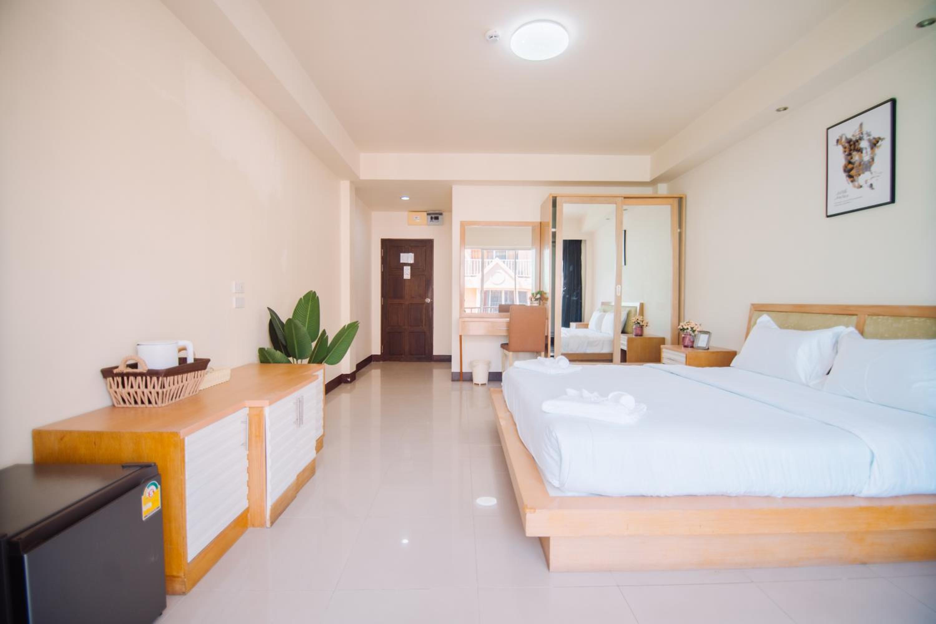 Patong Beach Side Hotel 11/50