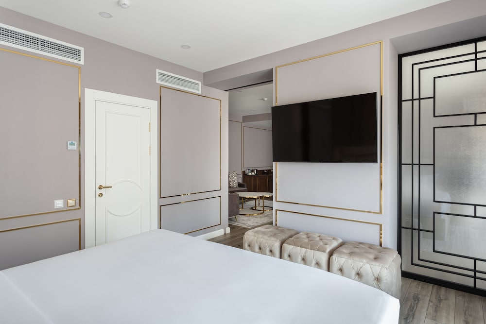 SUITE, HOT TUB