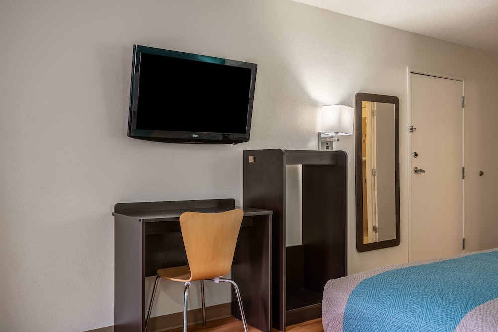 Motel6 Rocky Mount, NC 34/47