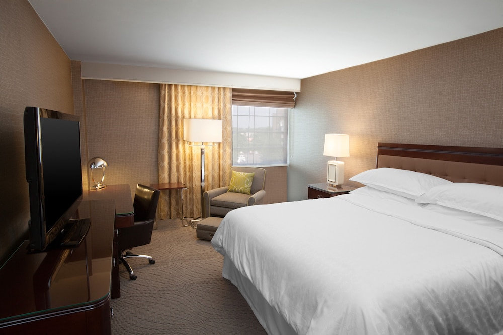 Room at Sheraton Pittsburgh Airport Hotel, CORAOPOLIS - PA