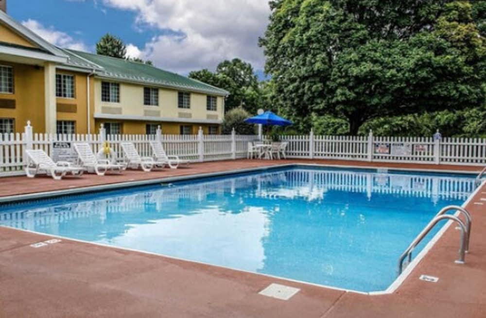 Baymont By Wyndham Harrisburg 3/41