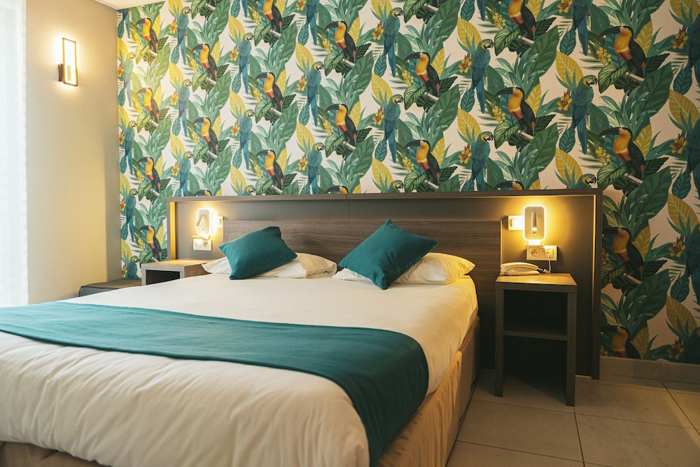 Hotel Holidays and Work 10/44