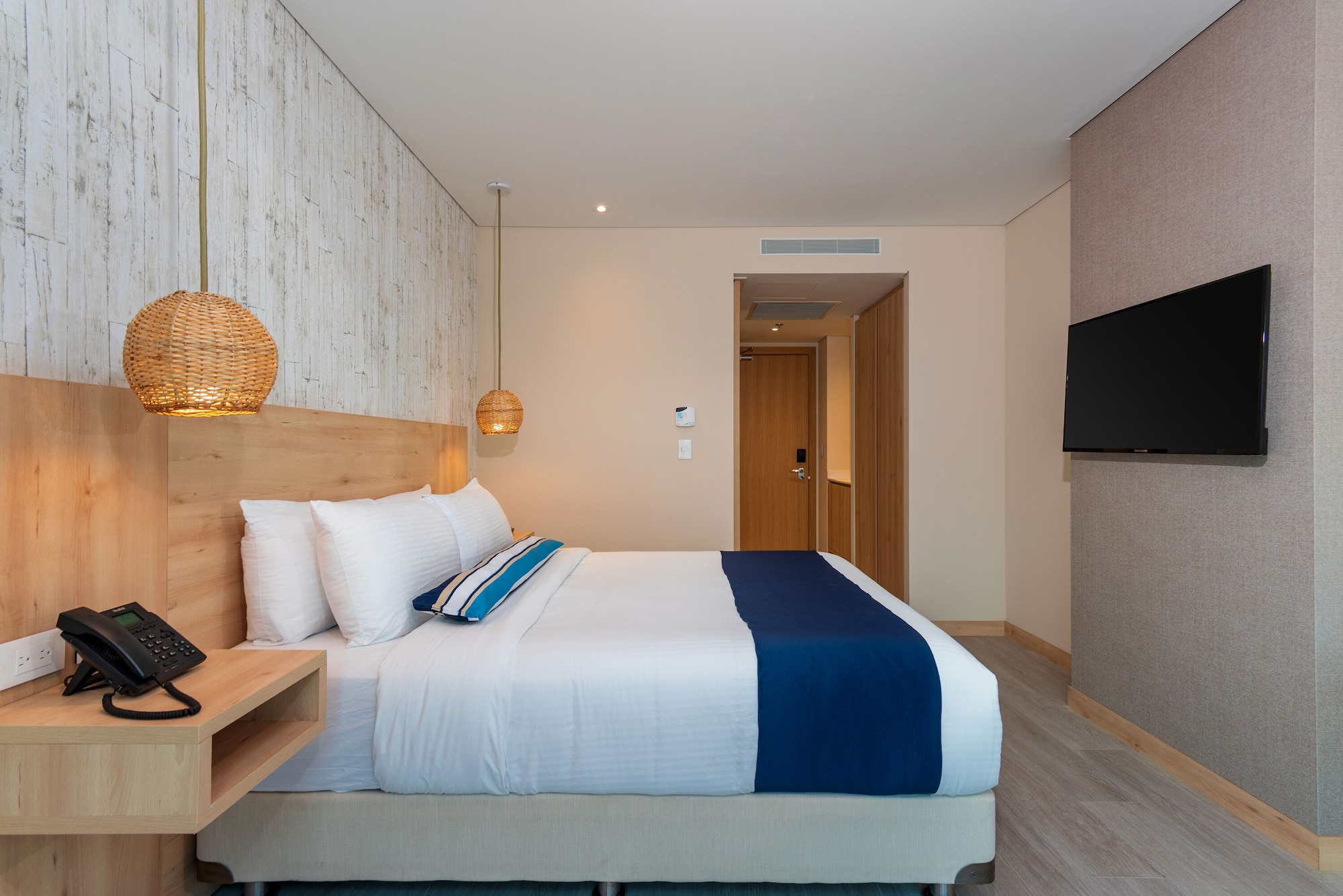 ROOM, DOUBLE BED, CITY VIEW