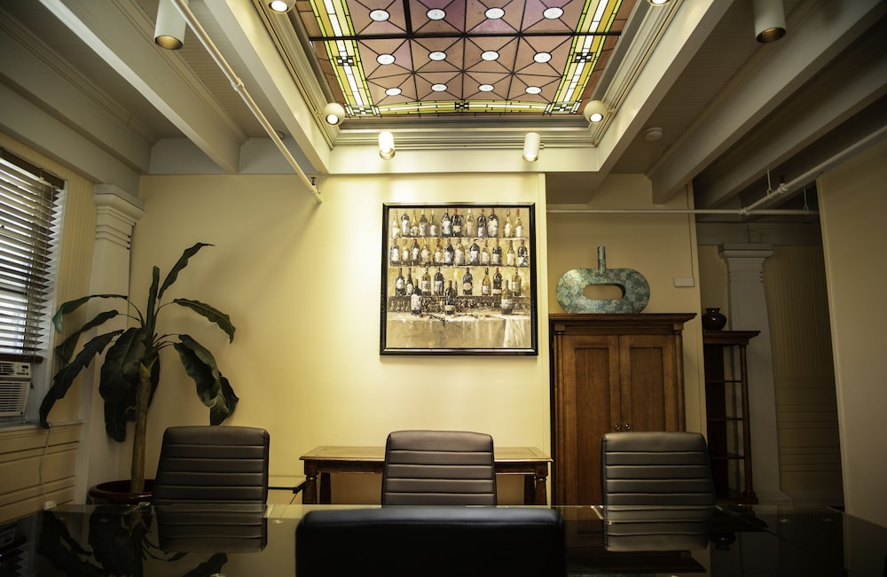Executive Hotel Vintage Court 39/66