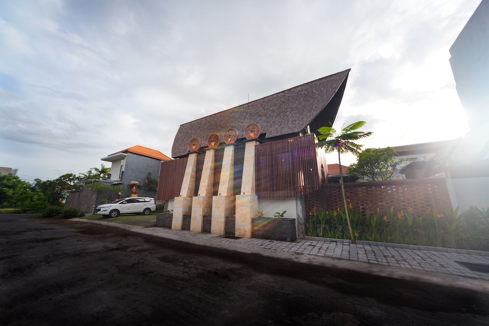 Kusuma Living and Villa Seminyak in Denpasar