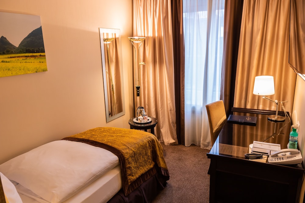 HOTEL ST GOTTHARD 39/84