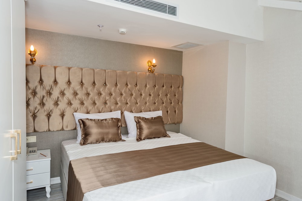 Grand Pamir Hotel 11/50