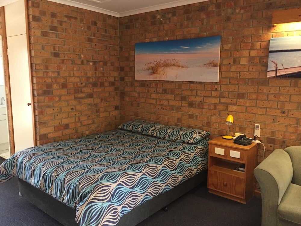 KADINA GATEWAY MOTOR INN 8/45