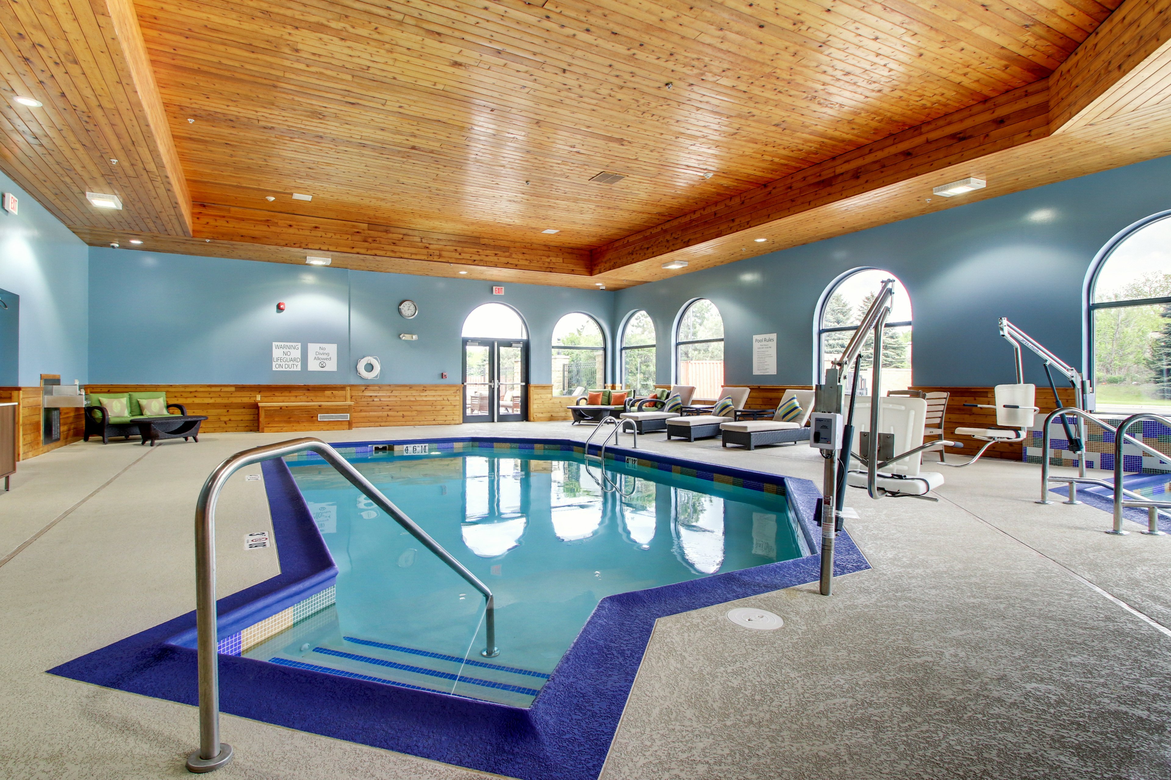 Holiday Inn Express & Suites AURORA NAPERVILLE 16/41