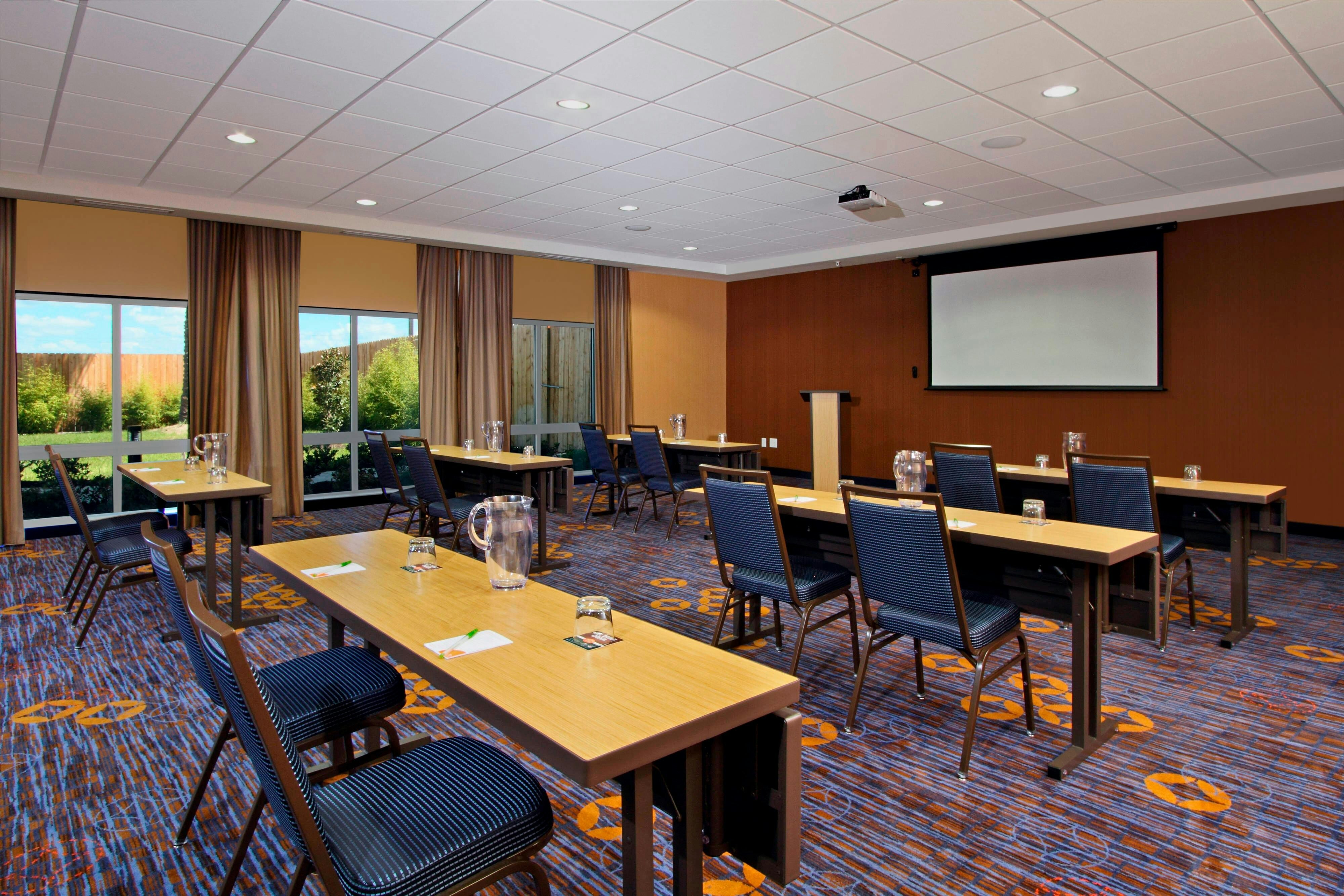 Courtyard By Marriott Victoria 13/18