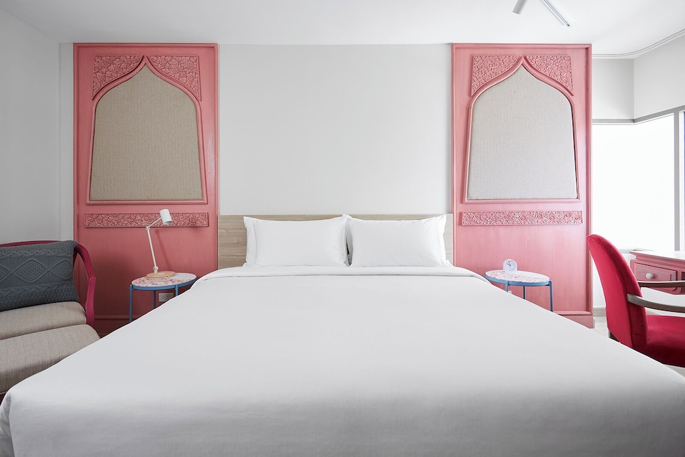 56 Surawong Hotel Bangkok 40/66