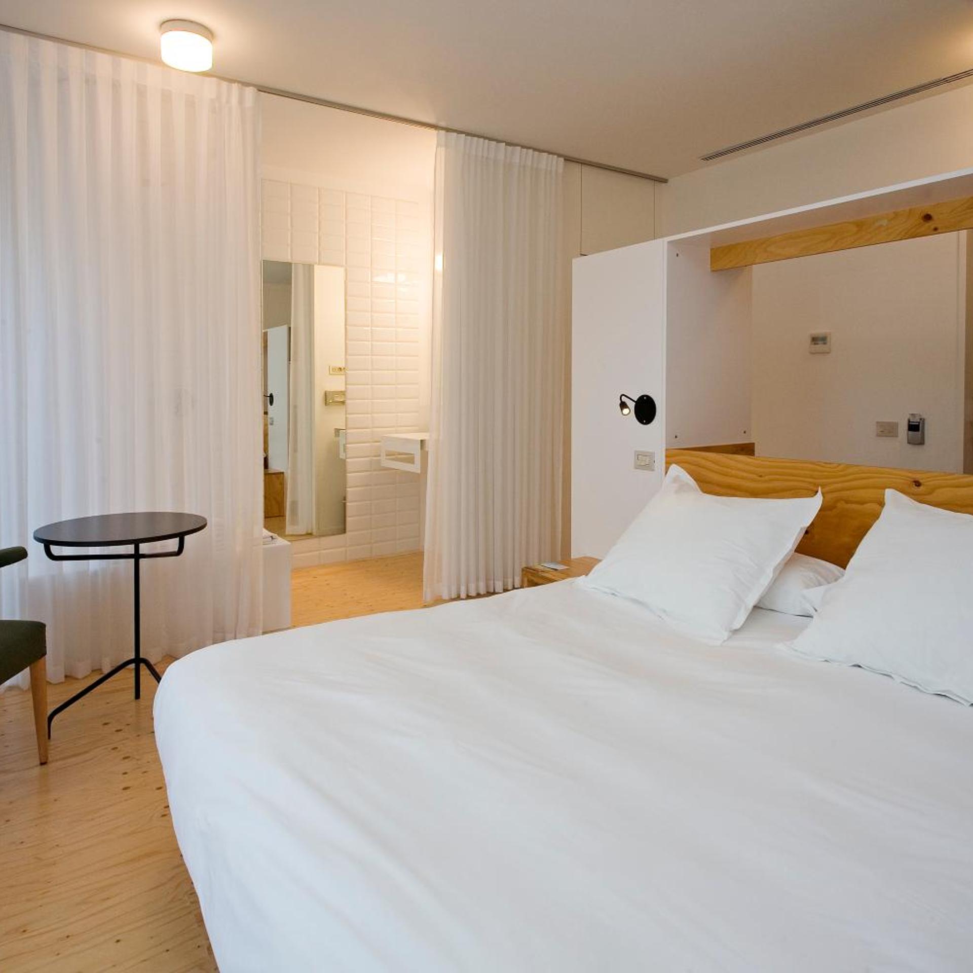 Suite, Outdoor Patio, Bathtub