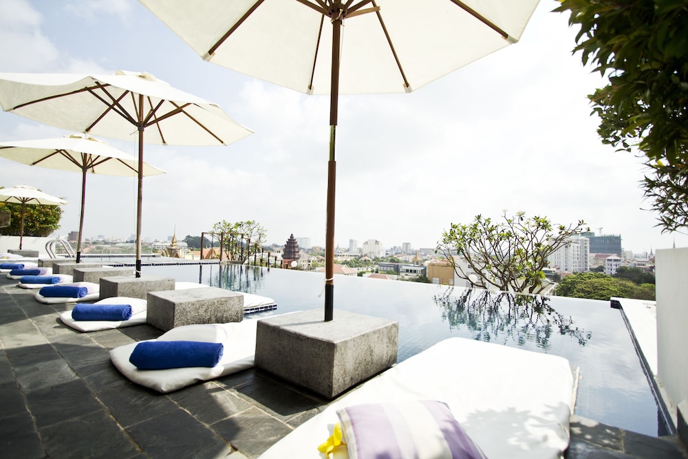 Patio Hotel & Urban Resort 9/73