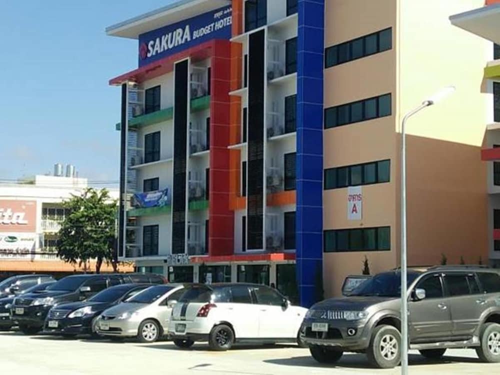Sakura Budget Hotel 18/20
