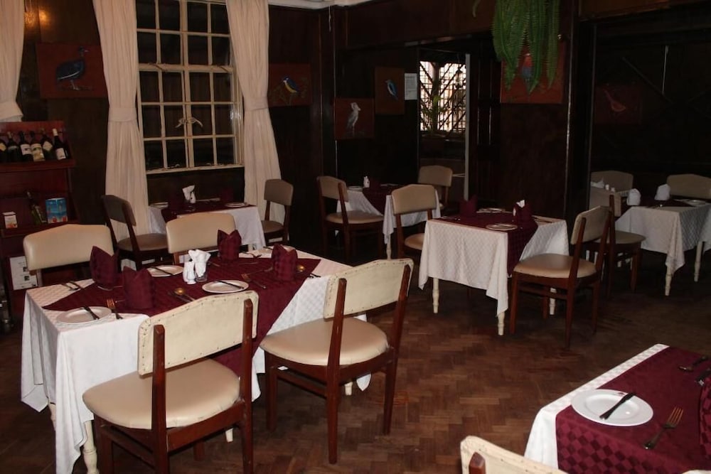 OAKWOOD HOTEL 39/53
