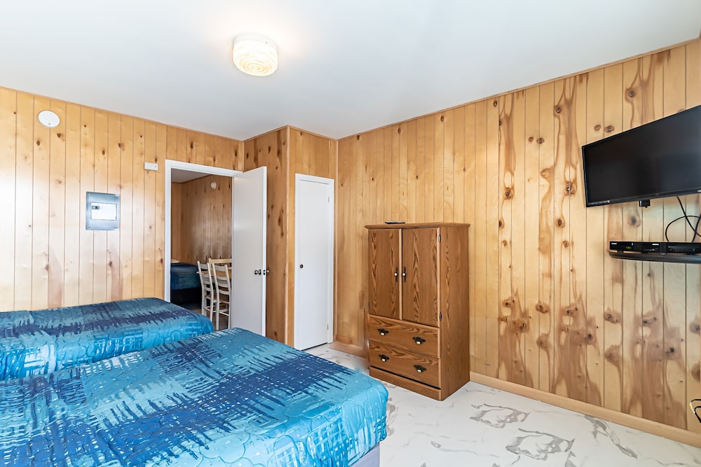Boardwalk Sand & Surf Inn Oceanfront 27/55