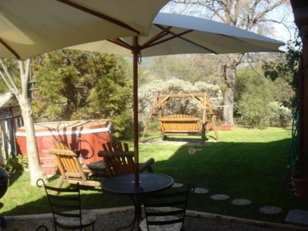 Natures Inn Bed and Breakfast Yosemite 50/50