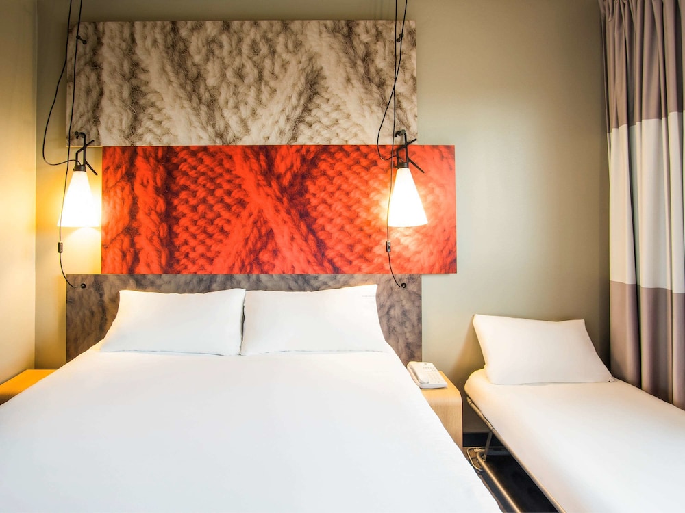 Ibis Tarbes Odos 13/64