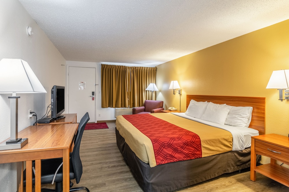 Econo Lodge Miles City I-94 9/25