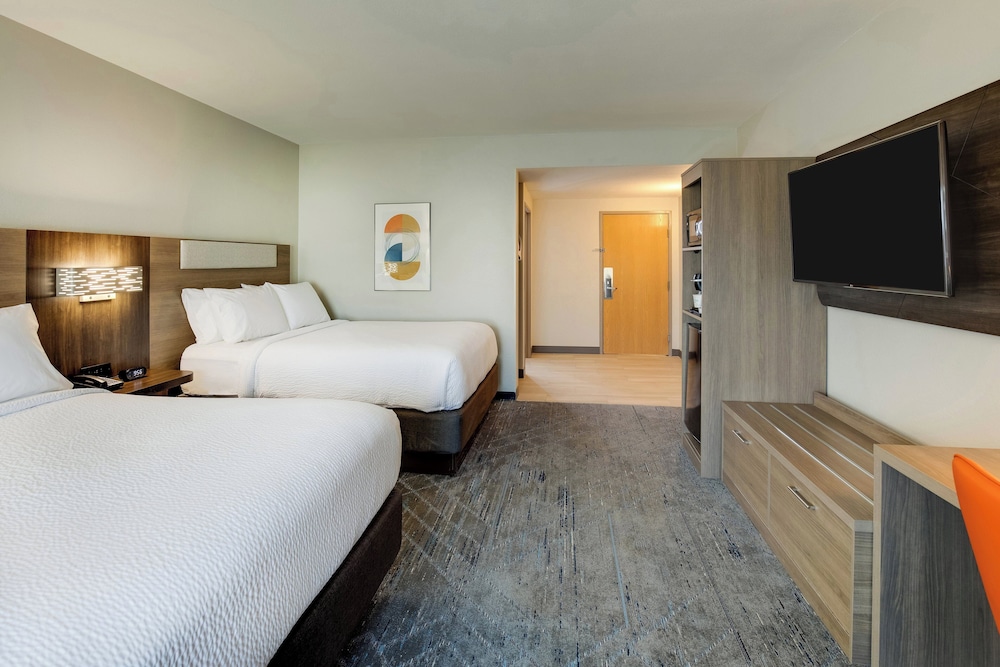 Holiday Inn Express & Suites I-95 Capitol Beltway-Largo 18/57
