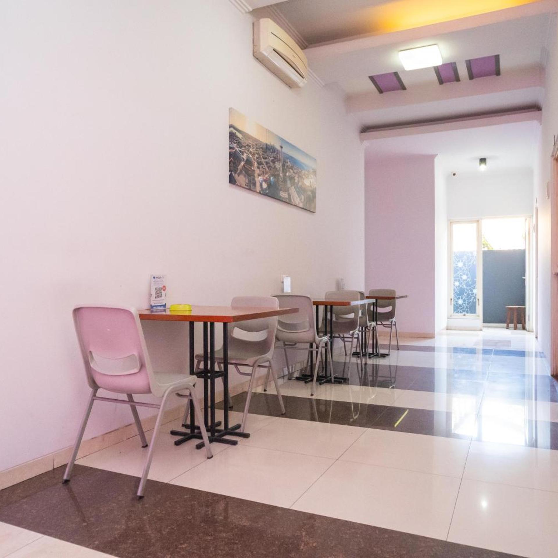 OYO 3808 Fif fa Hotel Kauman 54/56