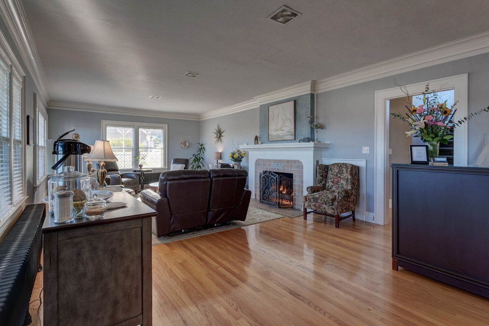 Nantucket Inn 31/50