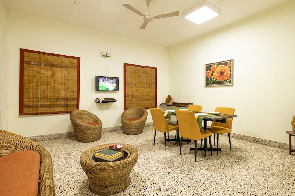 HANU REDDY RESIDENCES - WALLACE GARDEN 28/50