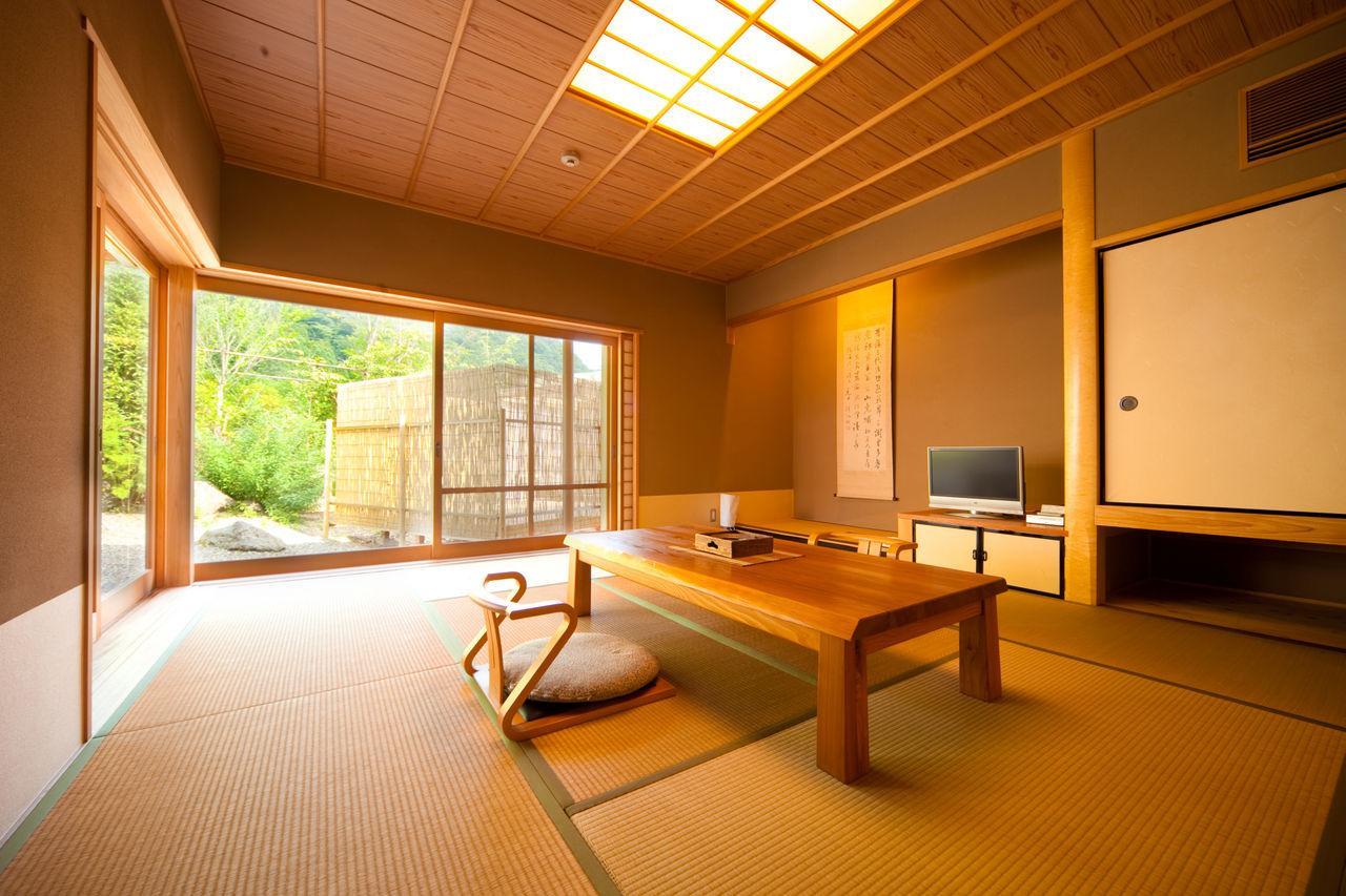 Japanese Western, Outdoor Bath