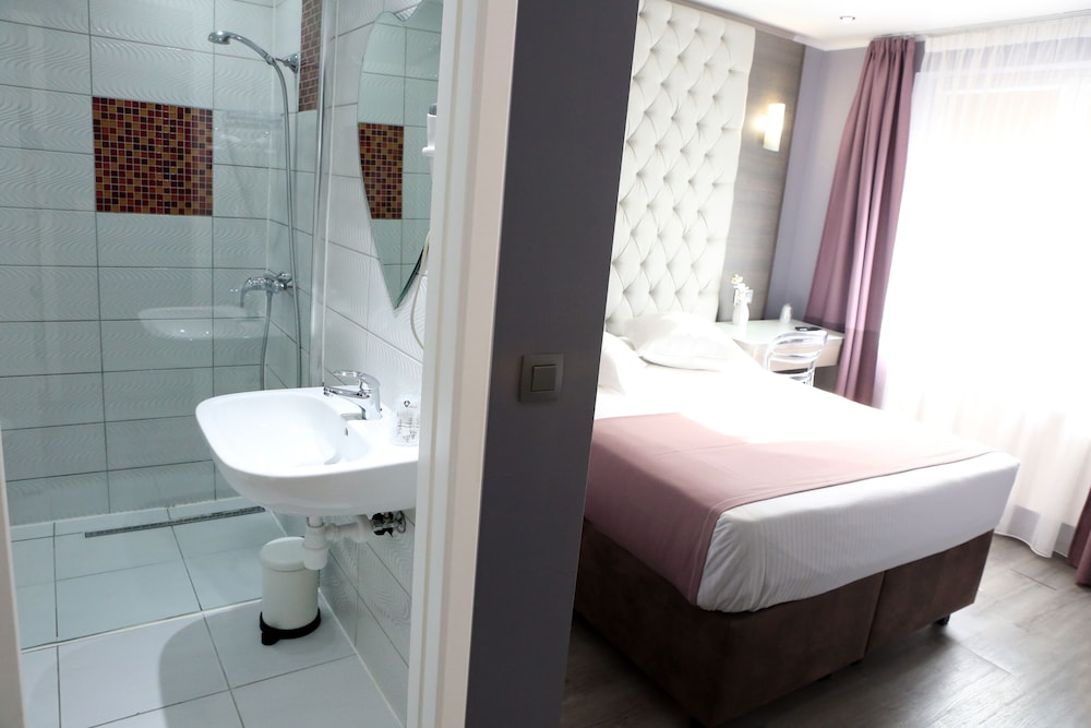 Hotel Phenix 25/74