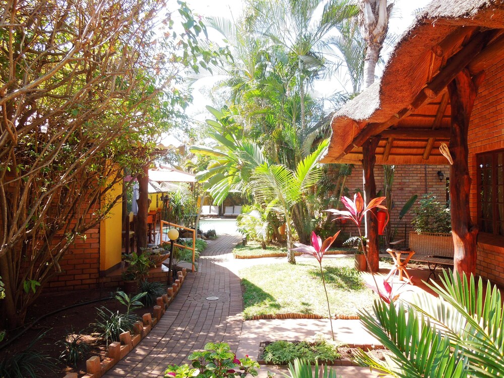 Trees Too Guest Lodge 28/39