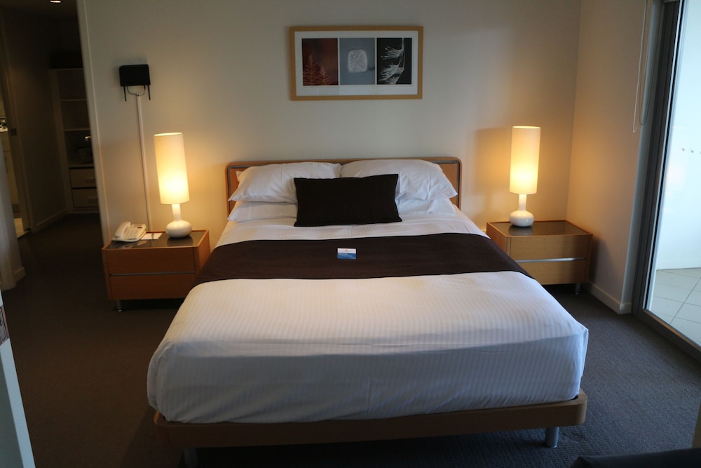 SCARBOROUGH BEACH RESORT 18/72