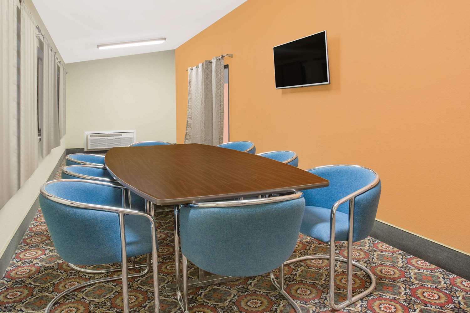 Days Inn & Suites by Wyndham Red Rock-Gallup 16/20