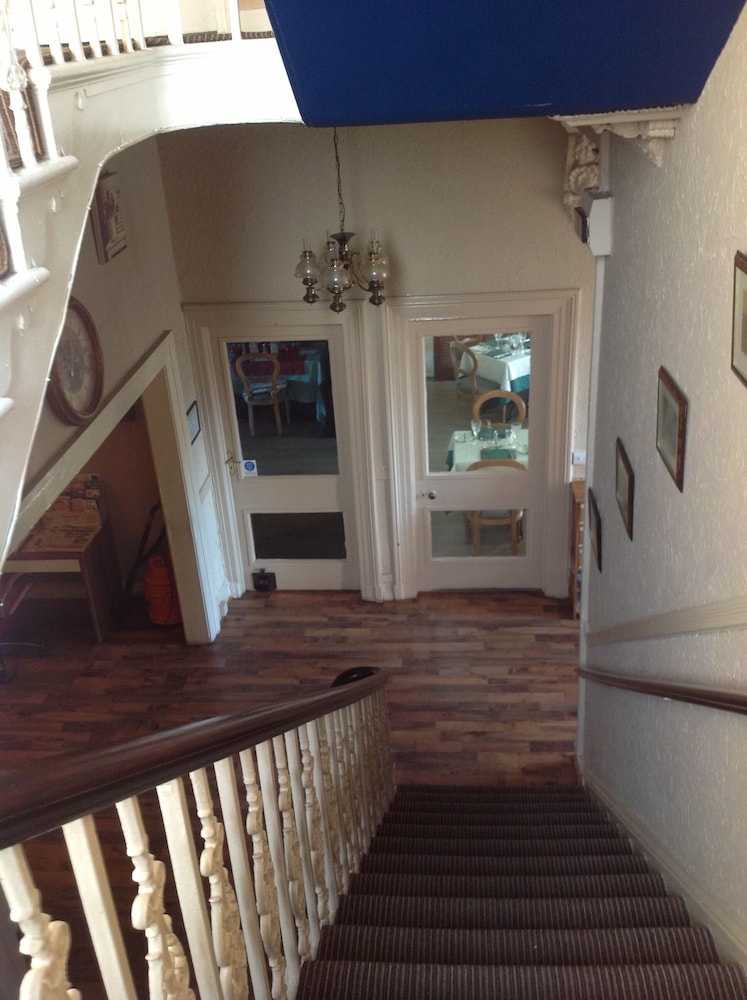 Balmoral Lodge Hotel 3/42