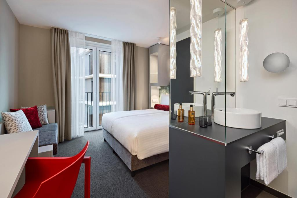 Room at Essential by Dorint Deiker Hofe, DUSSELDORF