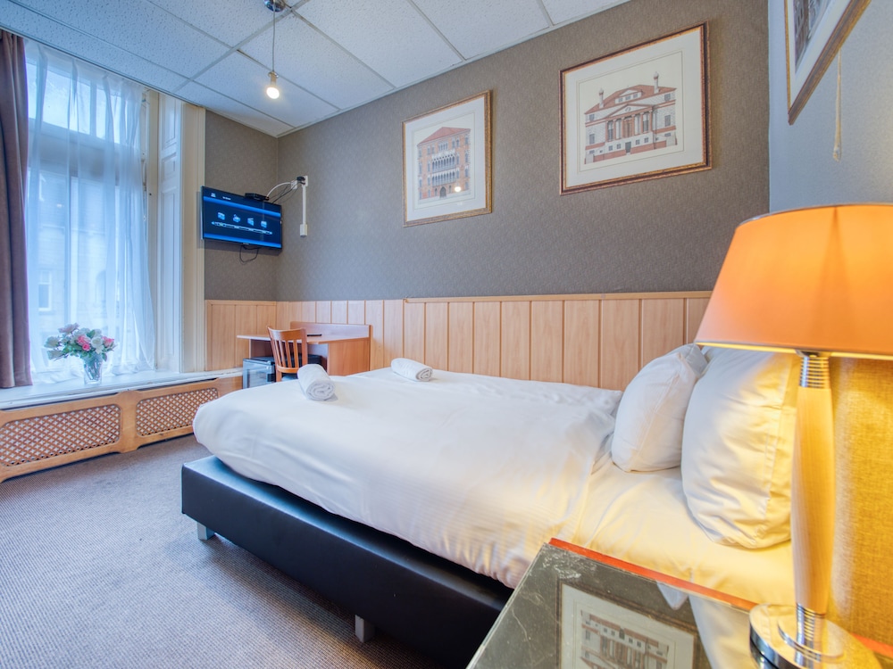 Di-Ann Hotel 33/67