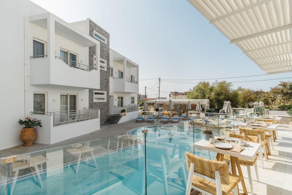 Cyano Hotel 45/77