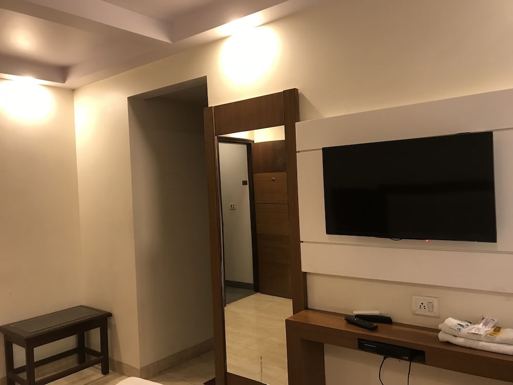 Hotel Avtar At New Delhi Railway Station 35/50