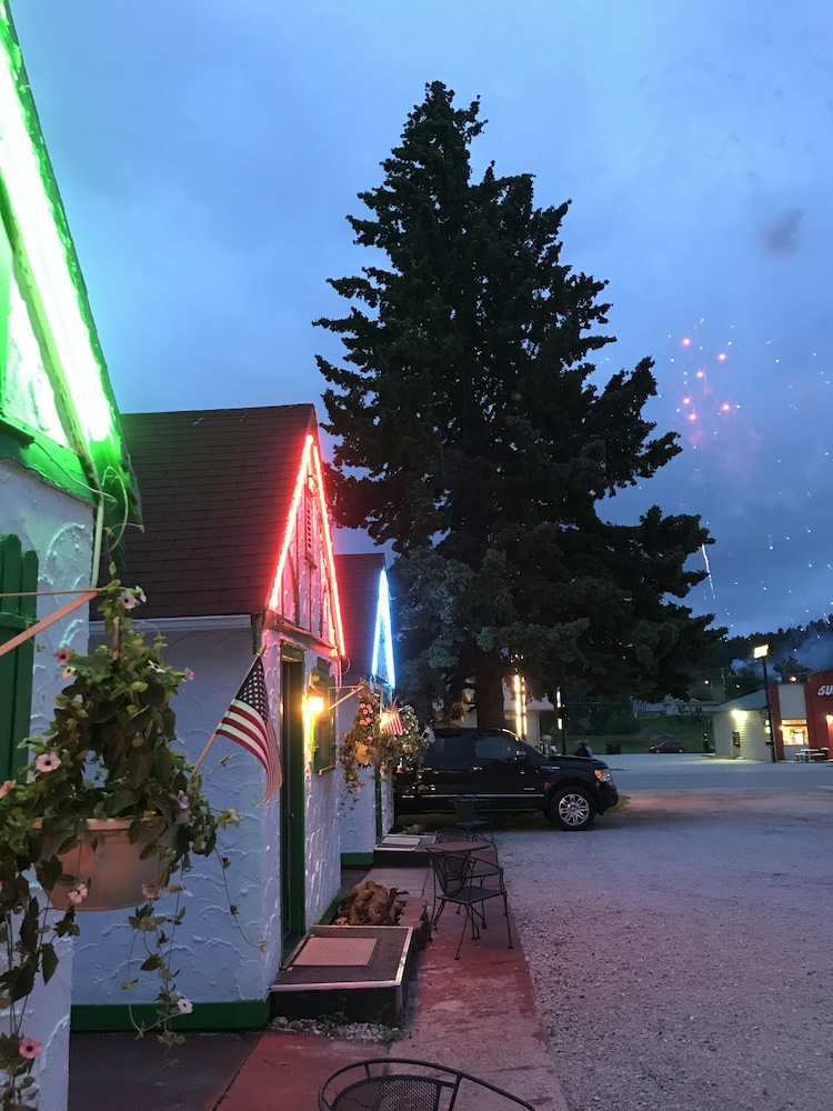 Chalet Motel 13/49