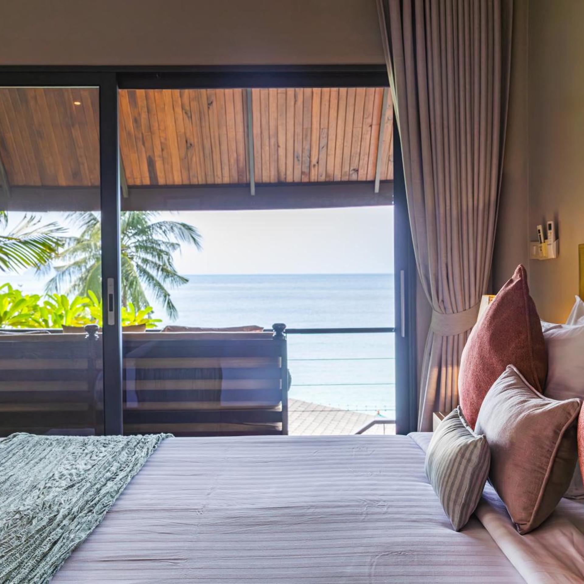 بنغل ديلوكس بإطلالة على البحر، Beyond the Blue Horizon Villa Resort 3/8