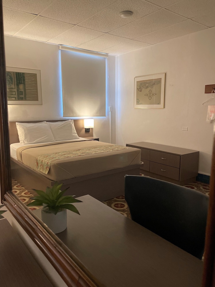 Hotel Colonial 23/50