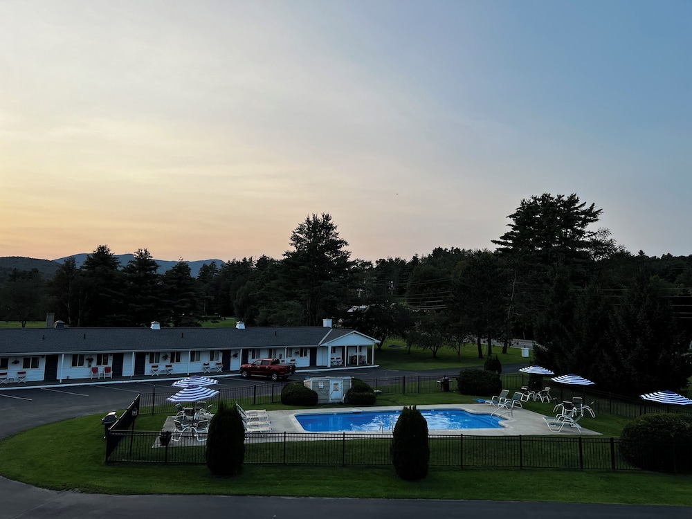 Stowe Motel Snowdrift 62/65