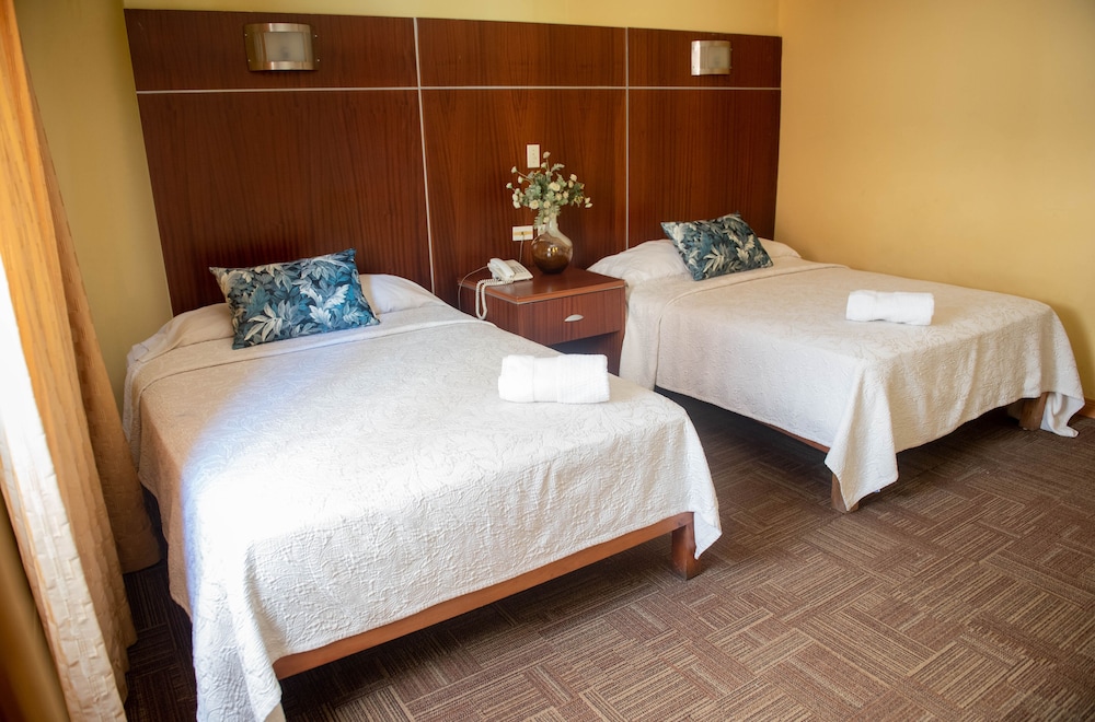 La Cresta Inn Hotel 9/34