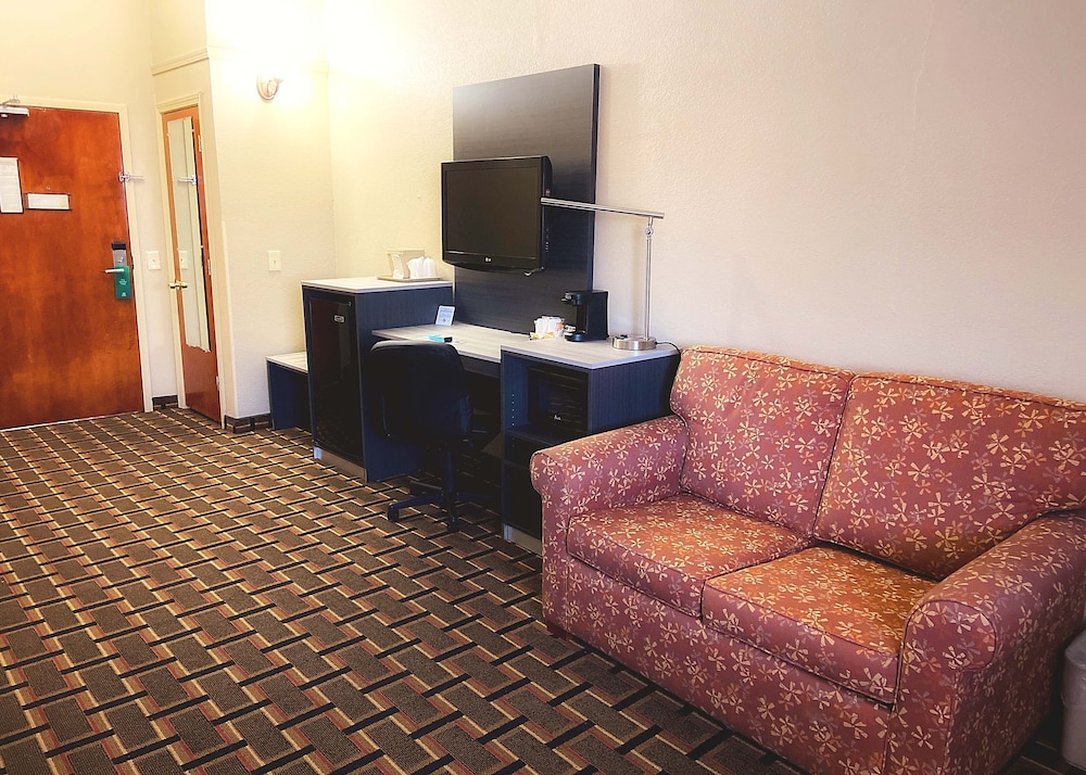 Quality Inn Raynham - Taunton 61/75