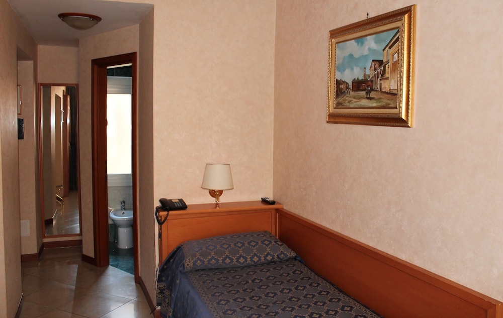 Orlanda Hotel 50/50